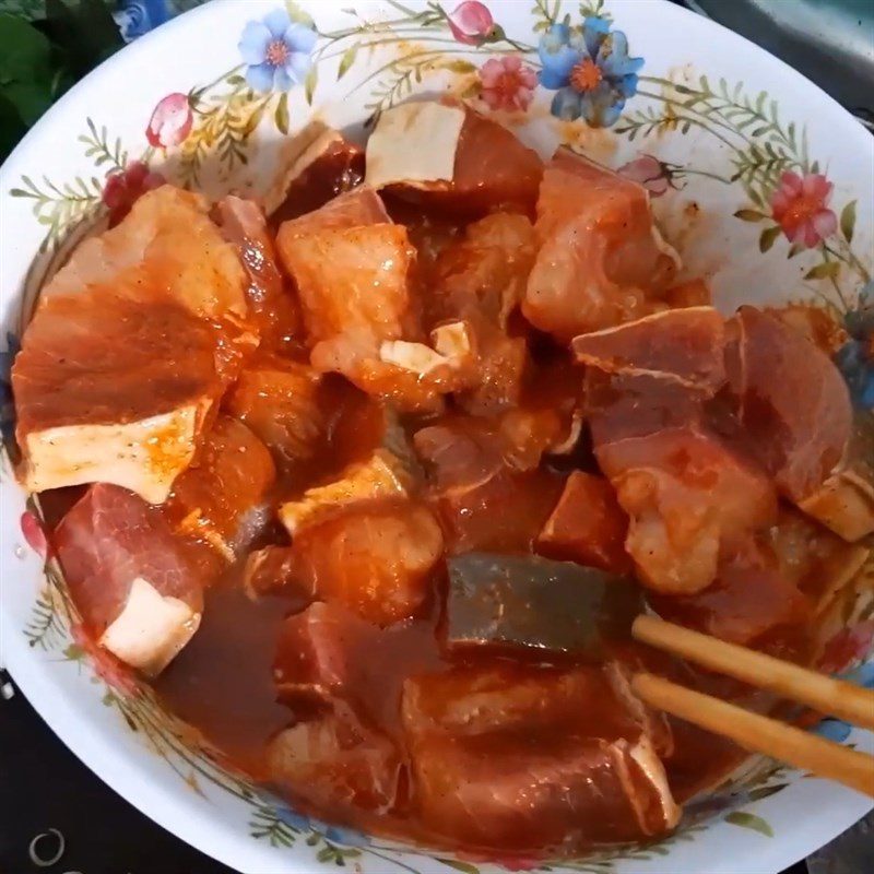 Step 3 Marinating stingray Stir-fried stingray