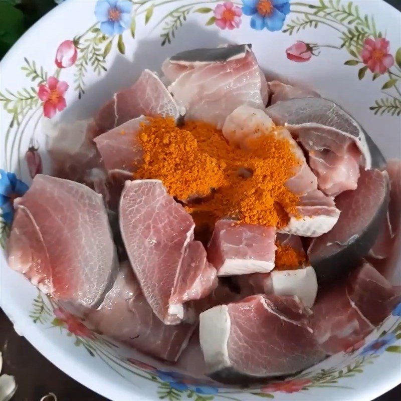 Step 3 Marinating stingray Stir-fried stingray