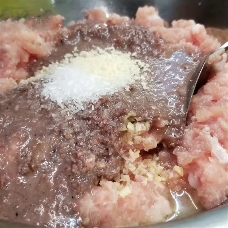 Step 3 Marinate the meat Minced meat with shrimp paste