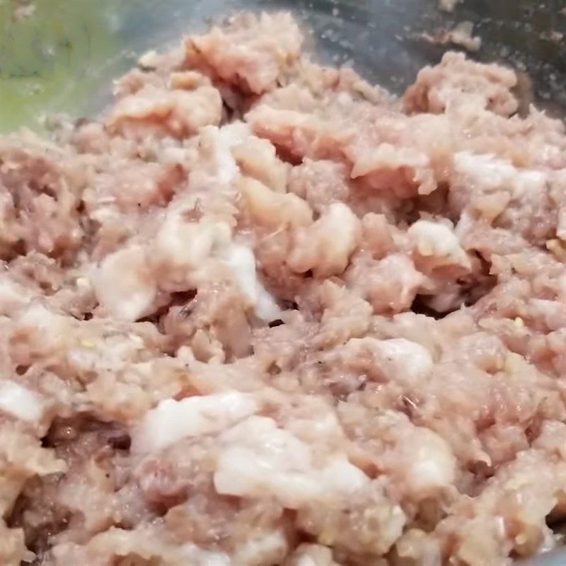 Step 3 Marinate the meat Minced meat with shrimp paste