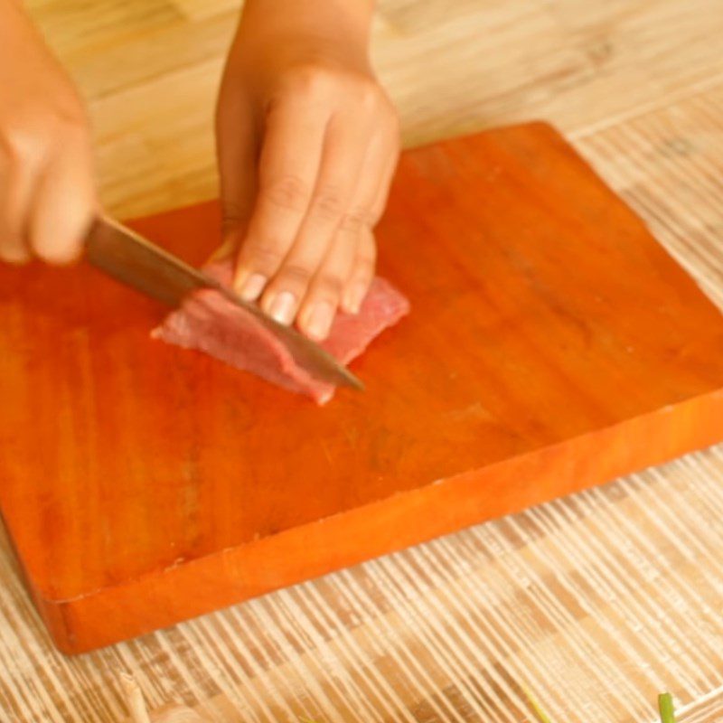 Step 3 Prepare and Marinate Beef Stir-fried Jellyfish with Celery and Beef