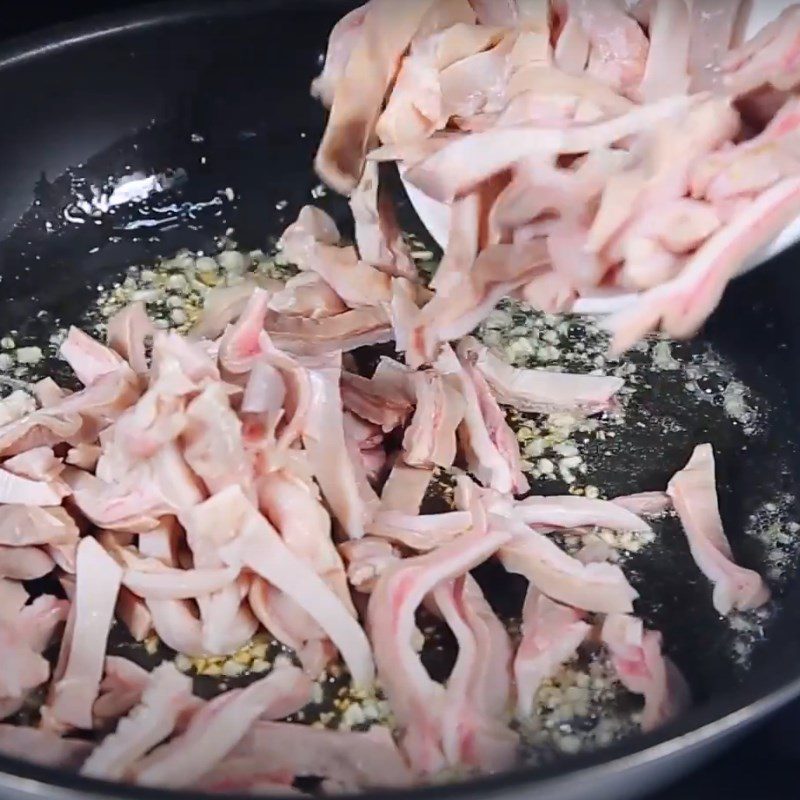 Step 2 Stir-fried pig stomach Stir-fried mixed stomach