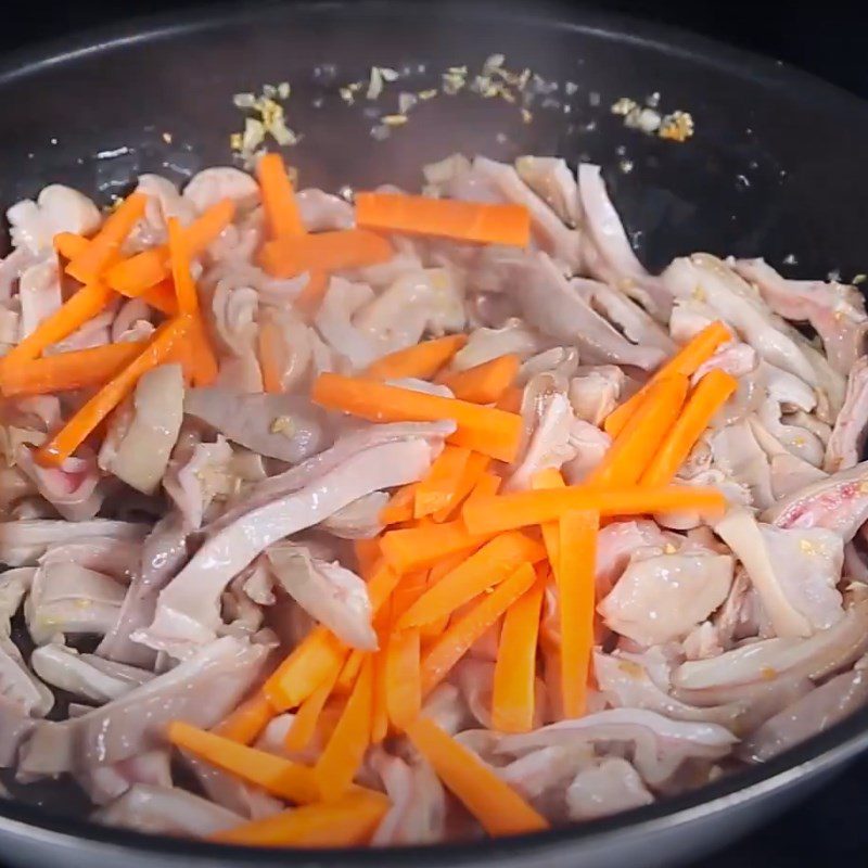 Step 2 Stir-fried pig stomach Stir-fried mixed stomach