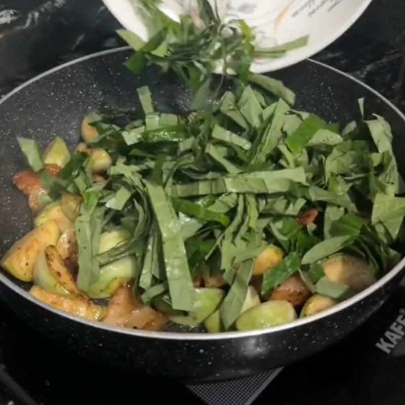 Step 3 Stir-fried eggplant Stir-fried eggplant with betel leaves