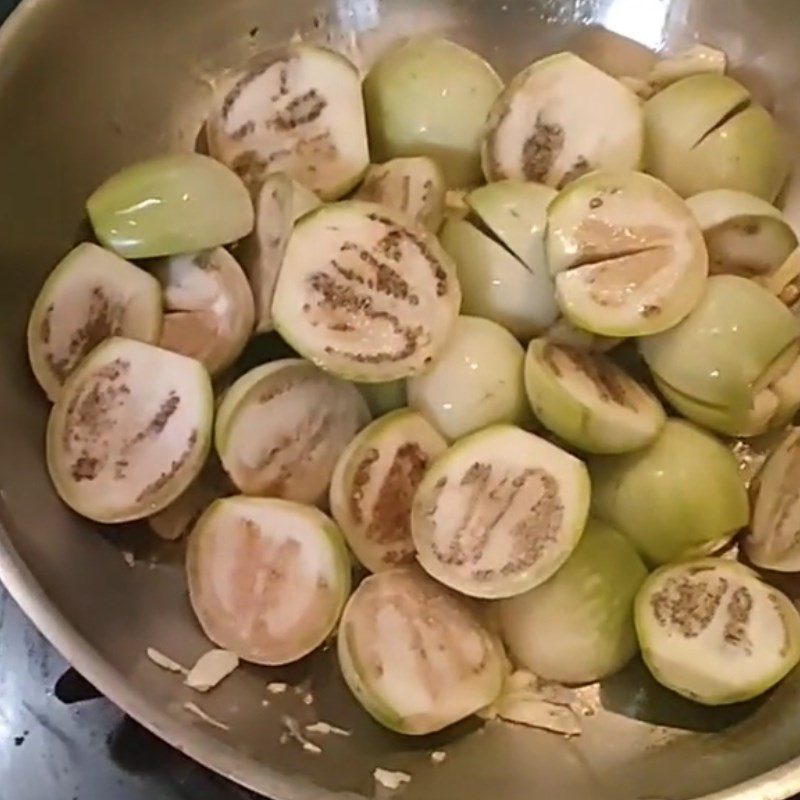 Step 4 Stir-frying the fish Catfish stir-fried with lemongrass