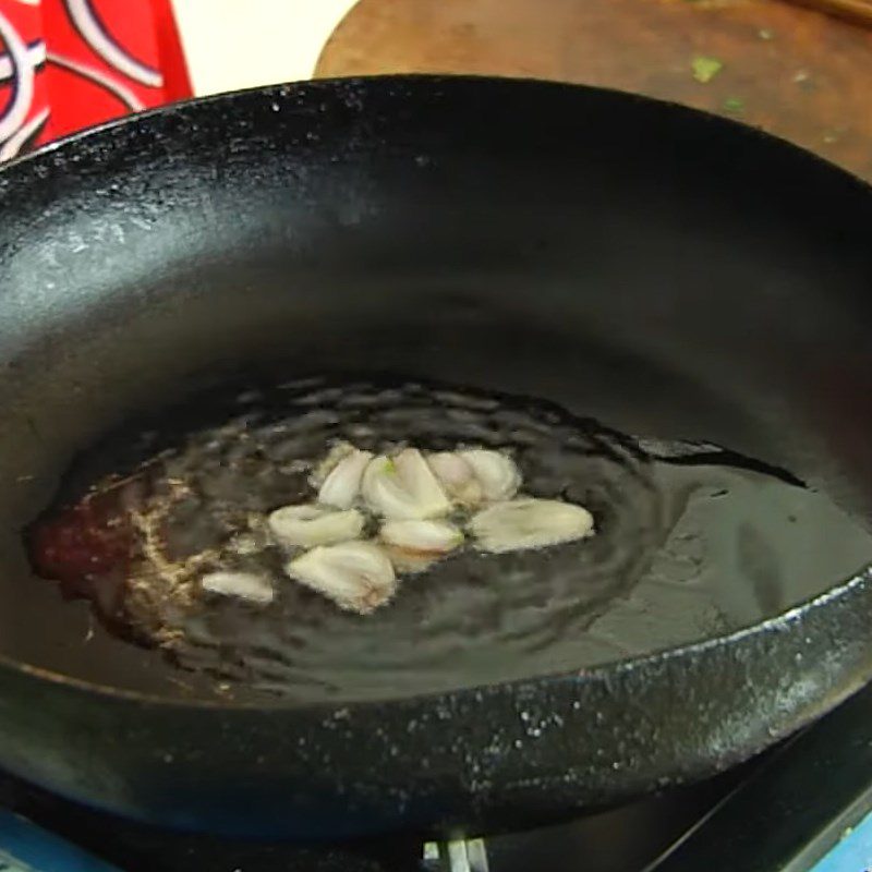 Step 2 Stir-fry the ingredients Jellyfish stir-fried with celery