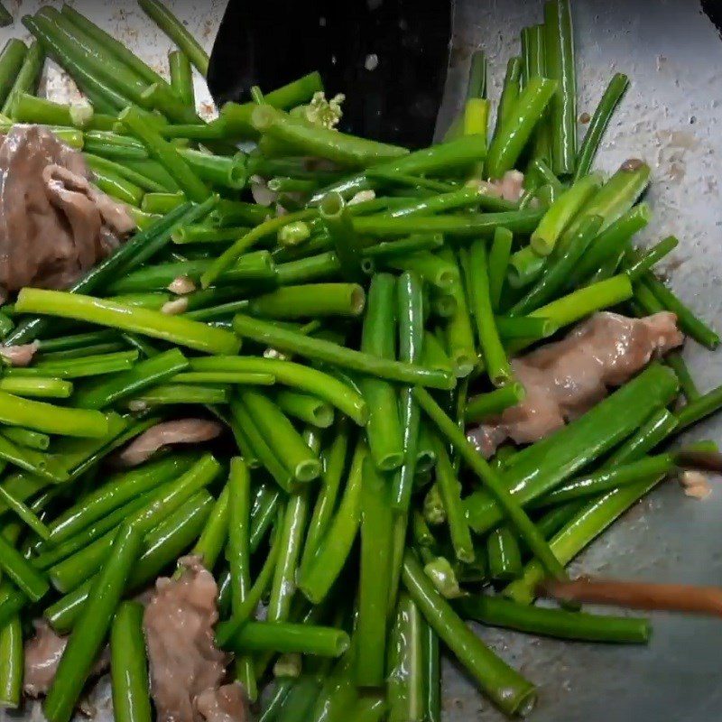 Step 2 Stir-fried pig tongue Pig tongue stir-fried with scallions