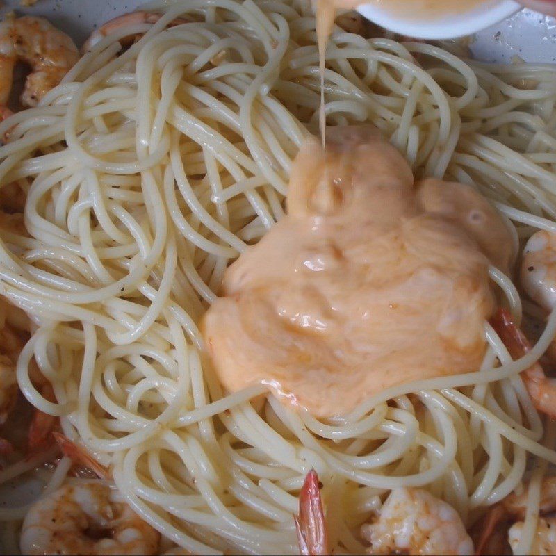 Step 4 Stir-fried noodles Thai-style shrimp noodles