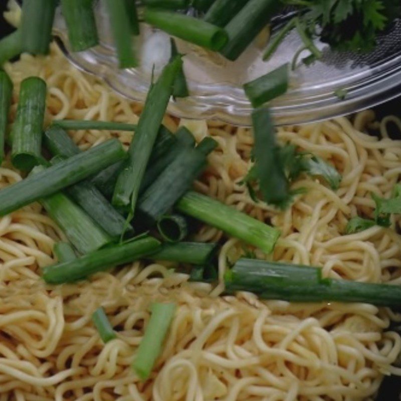 Step 3 Stir-fried noodles Stir-fried noodles with fried egg