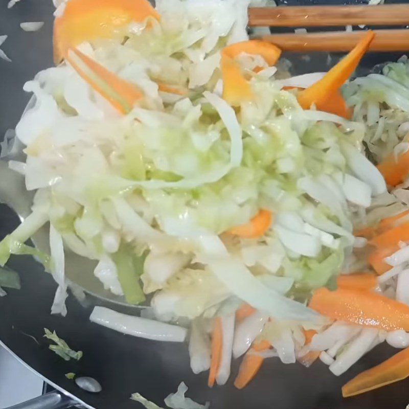 Step 3 Stir-fry vegetables Fried noodles with eggs, vegetables, and mushrooms