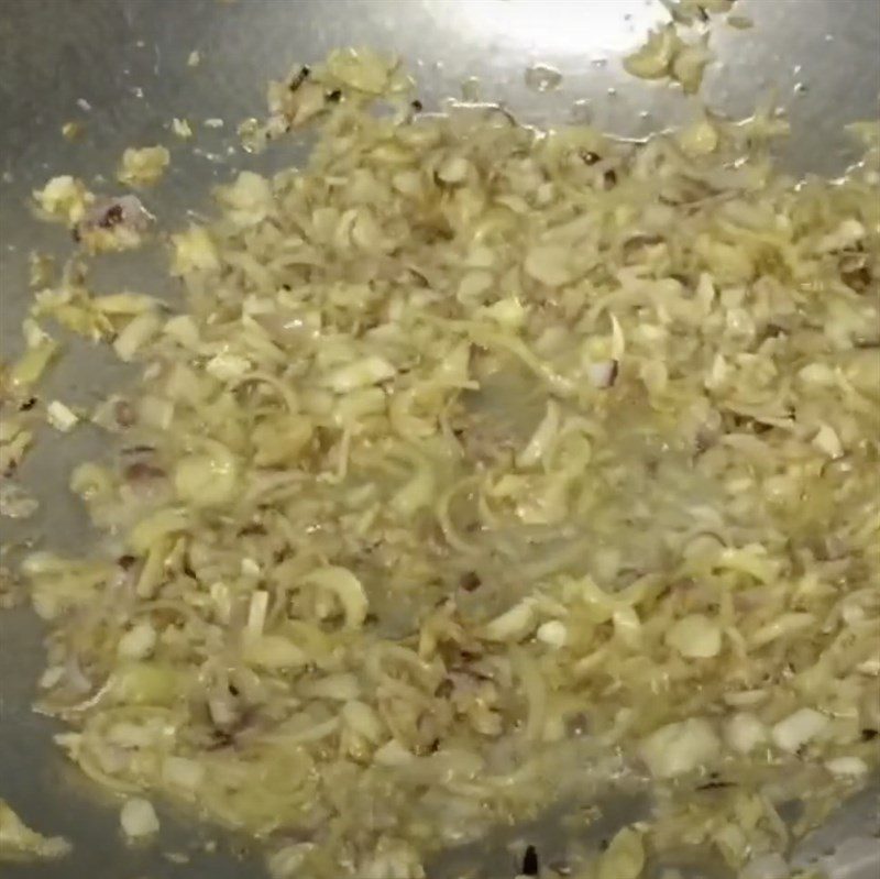 Step 3 Stir-fry the Dish Stir-fried Venison with Lemongrass and Chili