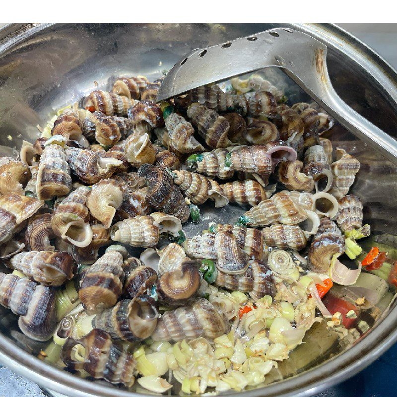 Step 4 Sautéed Snails Snails sautéed with coconut