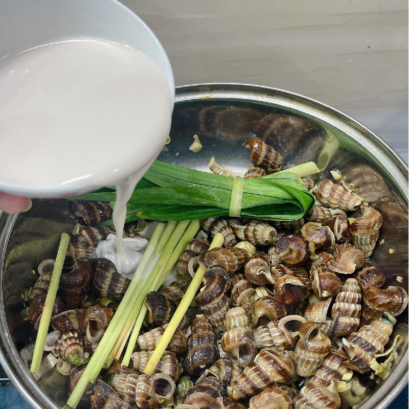 Step 4 Sautéed Snails Snails sautéed with coconut