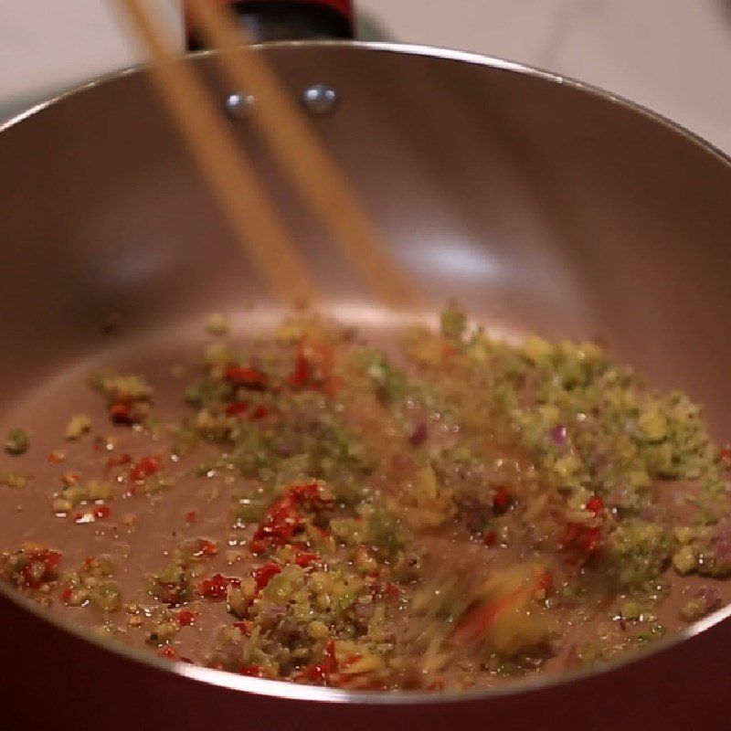 Step 3 Stir-fry the snails Stir-fried snail with lemongrass and chili