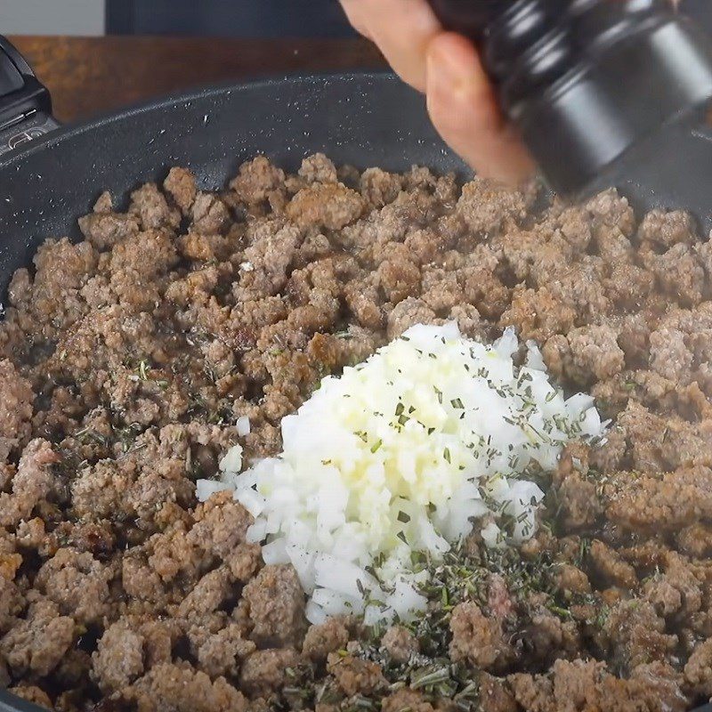 Step 3 Stir-frying Beef Cheese Roll