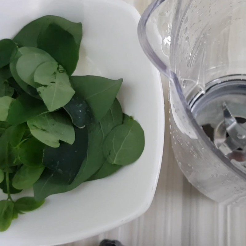 Step 2 Blend the water spinach and cook the porridge Frog porridge with water spinach