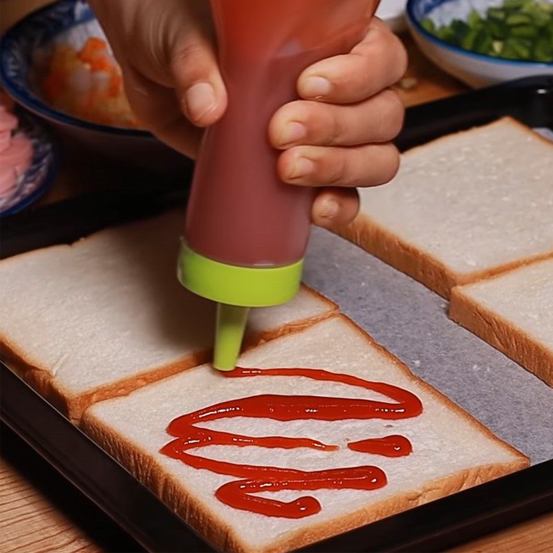 Step 2 Assemble the ingredients on the Sandwich Pizza