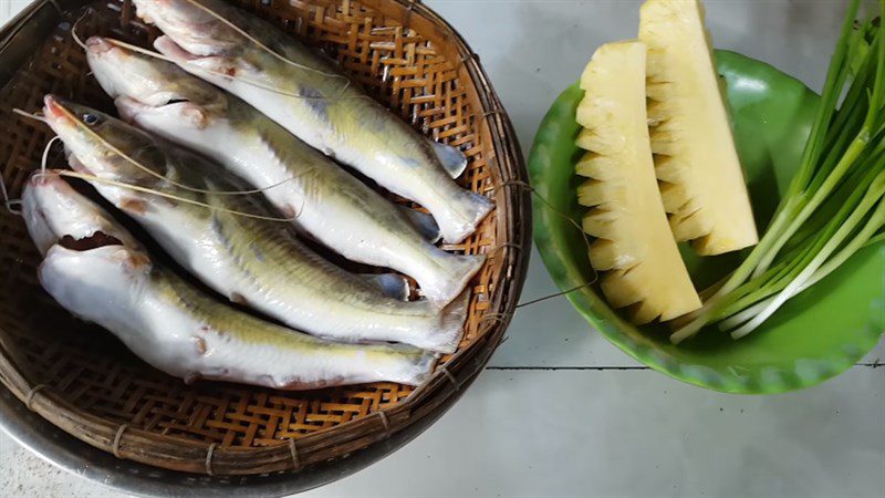 Ingredients for the dish 2 methods of making braised pangasius and braised with pineapple