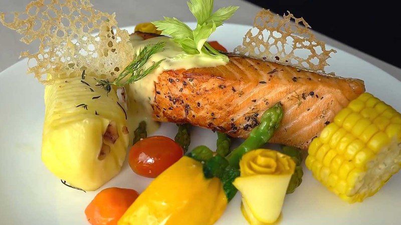 Pan-seared salmon with cream sauce