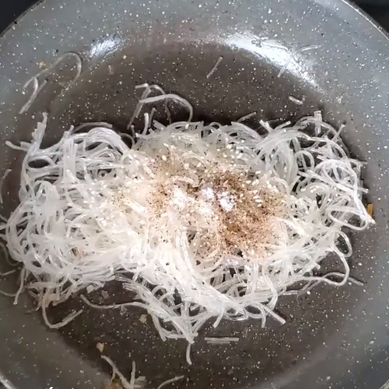 Step 7 Presentation and enjoyment Stir-fried oyster mushrooms with shiitake mushrooms