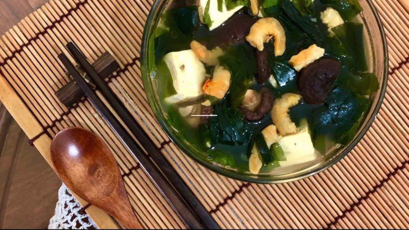 Seaweed Soup with Dried Shrimp