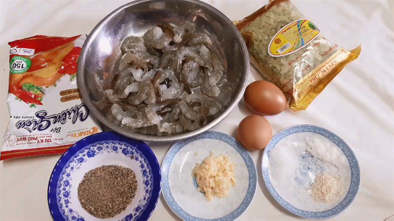 Ingredients for the dish 2 ways to make fried shrimp with green rice