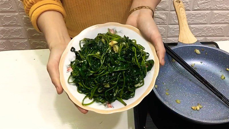 Stir-fried sweet potato leaves with garlic