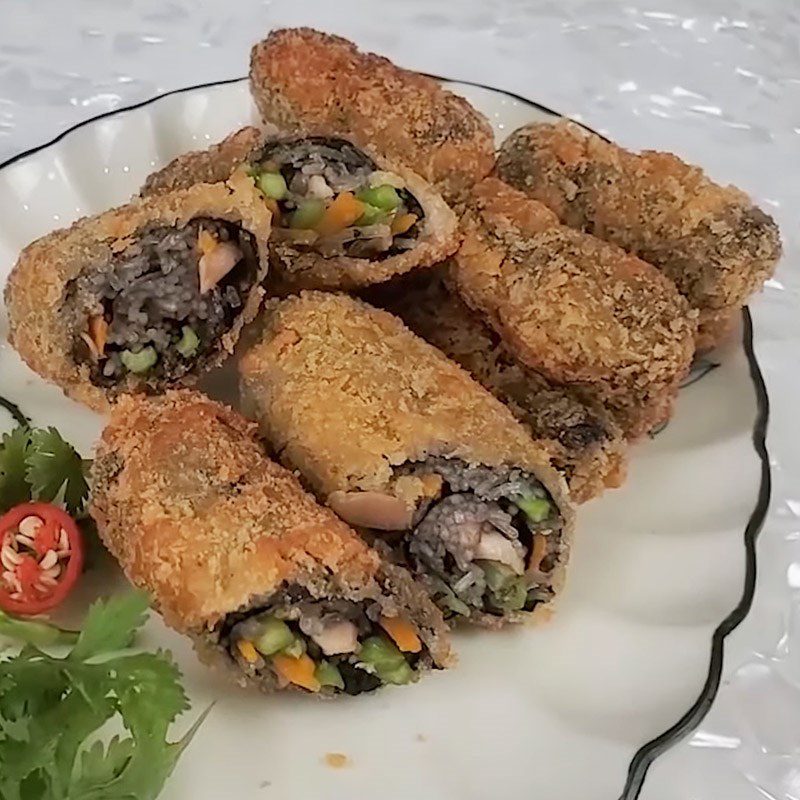 Step 6 Final product Fried seaweed rolls with vegetarian noodles