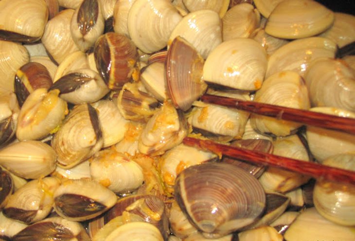 Step 2 Stir-fried clams with garlic and butter Clams stir-fried with garlic and butter