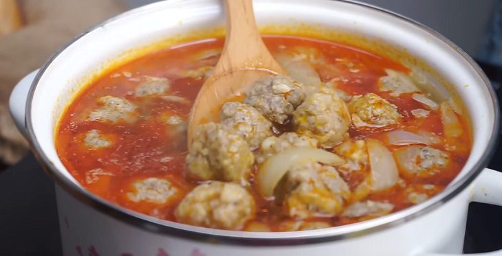 Step 3 Make broth and cook meatballs How to make Dalat meatballs