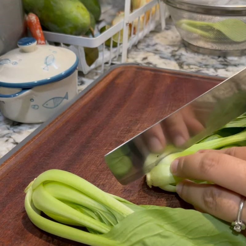 Step 2 Prepare bok choy Abalone stir-fried with shiitake mushrooms