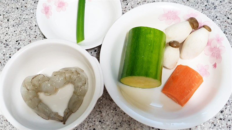 Ingredients for zucchini porridge