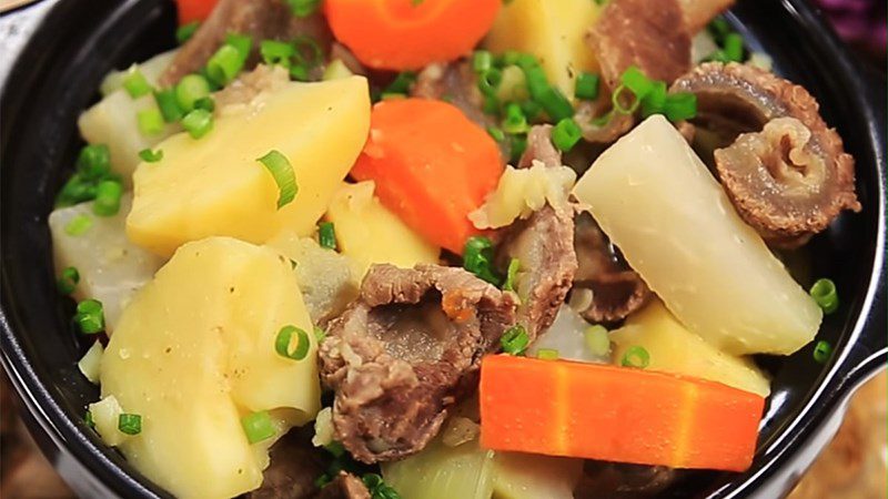 Beef tendon carrot potato soup