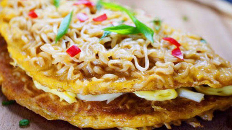 Instant noodle pizza