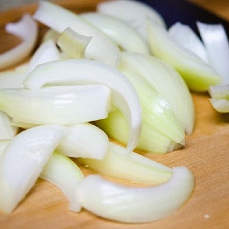 Step 2 Prepare other ingredients Chicken gizzards stir-fried with onions