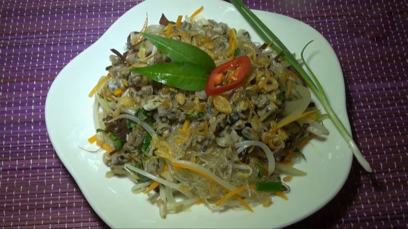 Stir-fried clams with vermicelli