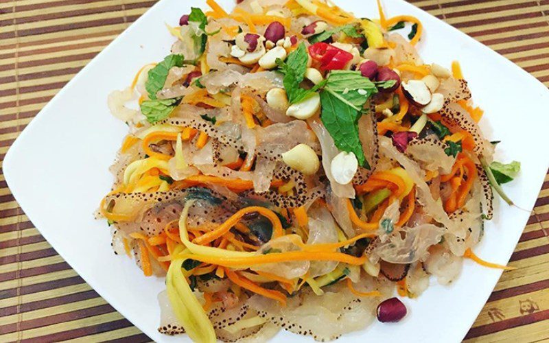 Green mango salad with jellyfish