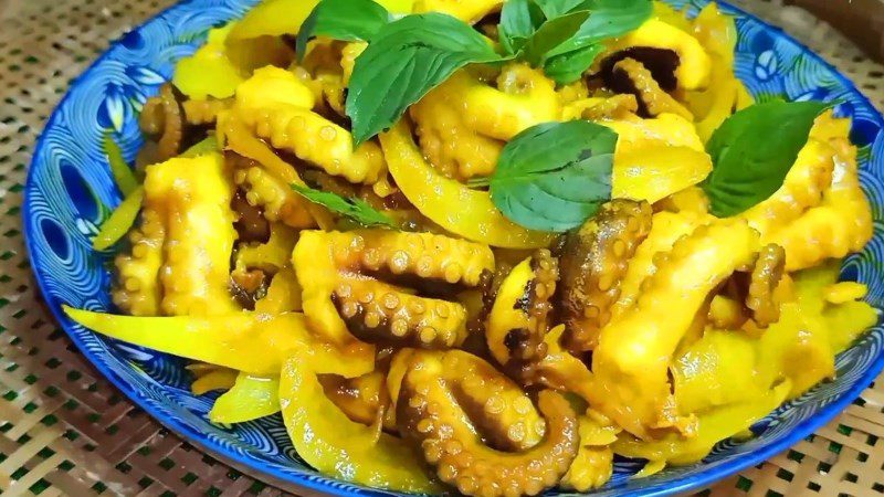 Stir-fried octopus with turmeric