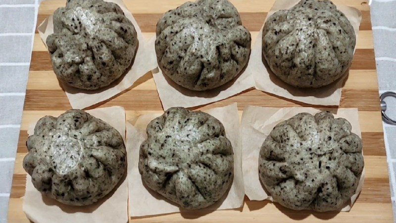  Black sesame buns