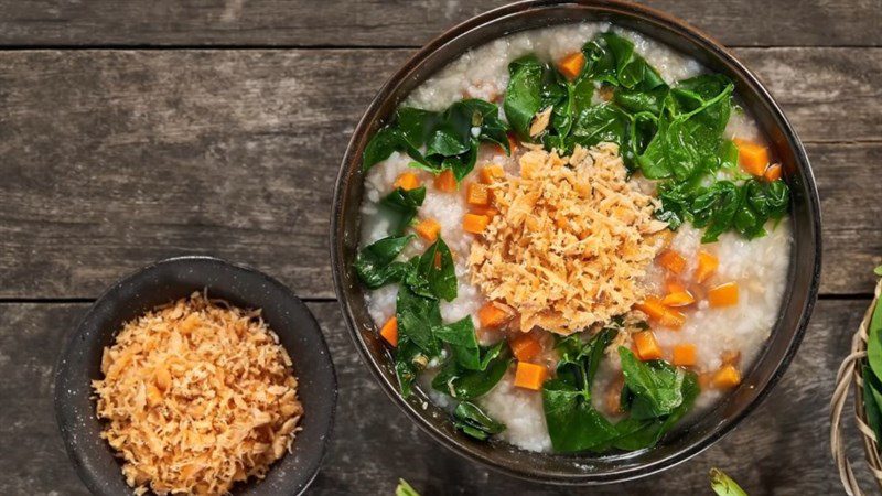 Salmon porridge with taro