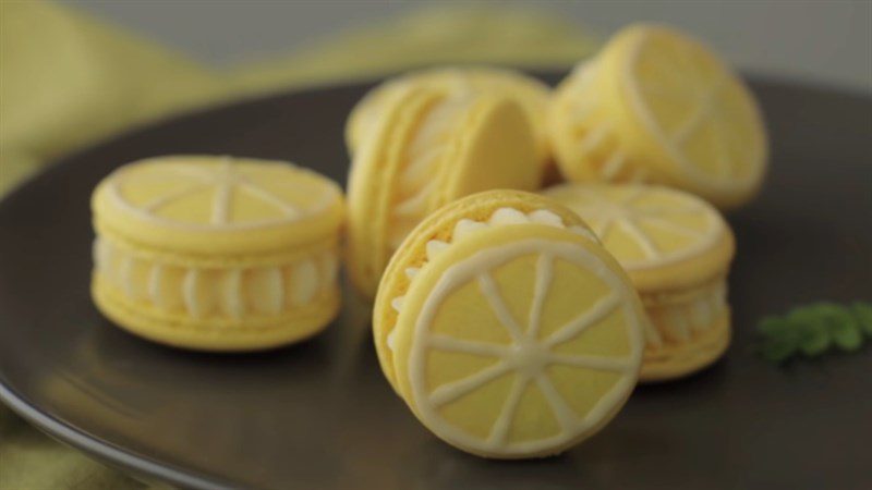 Lemon macaron