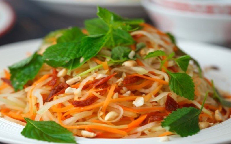 Papaya salad with pig ears