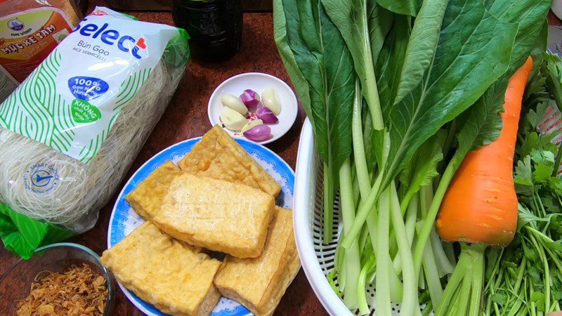 Ingredients for stir-fried rice noodles