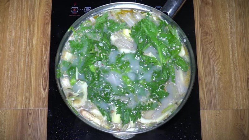 Sturgeon hot pot with fermented rice