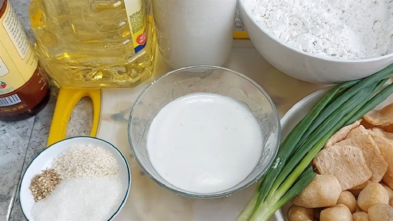 Ingredients for the dish of vegetarian cut noodle soup