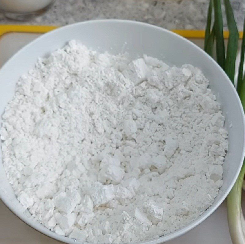 Step 1 Mix and knead the dough for vegetarian cut rice noodle