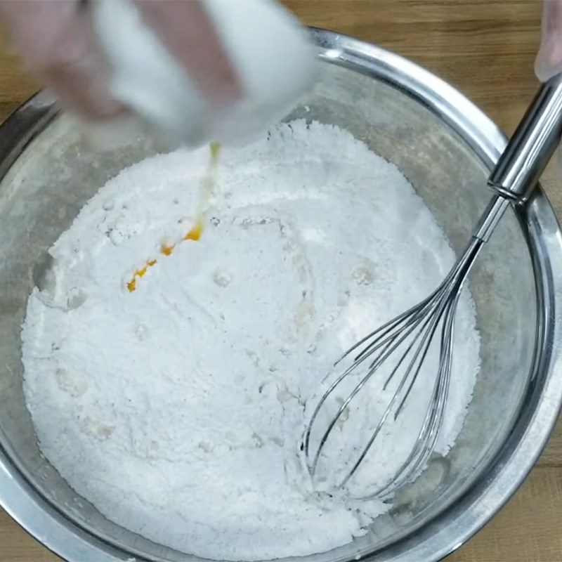 Step 1 Mixing the dough for bread without baking powder