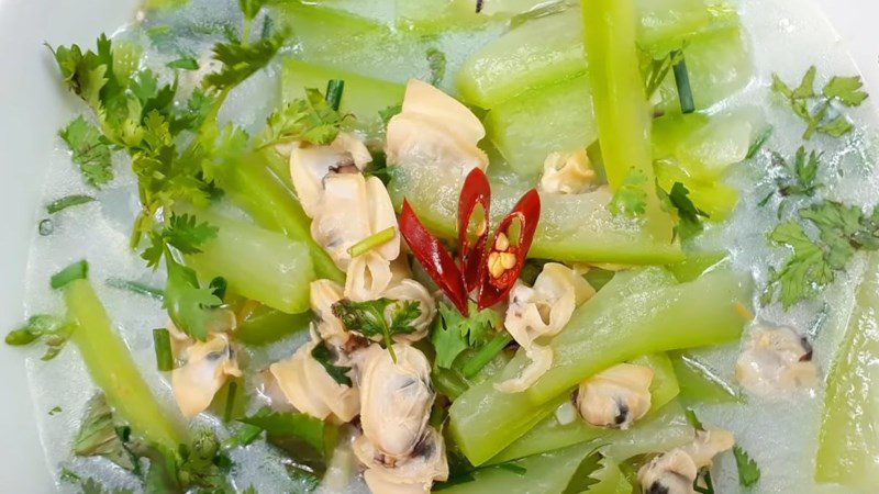 Clam soup with gourd