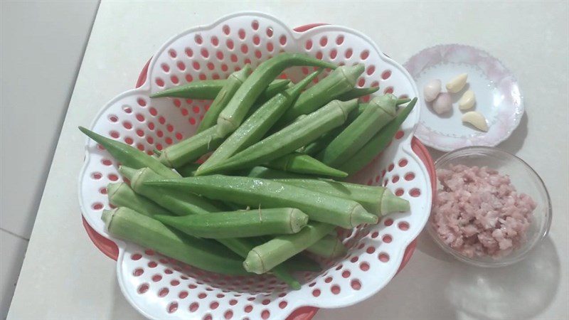 Ingredients for the dish 2 ways to make stir-fried okra with minced pork