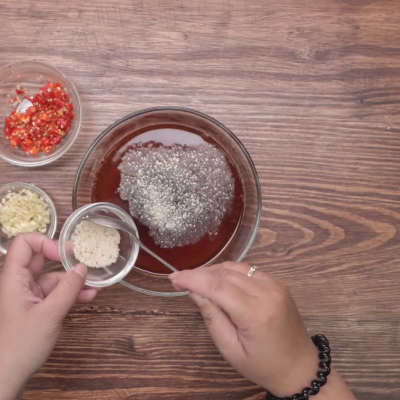 Step 4 Make the dipping sauce for chicken with fish sauce